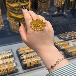 گالری طلا نازنین | بهترین طلافروشی بندرعباس